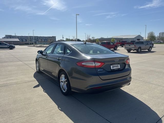 Used 2016 Ford Fusion SE FWD image 5