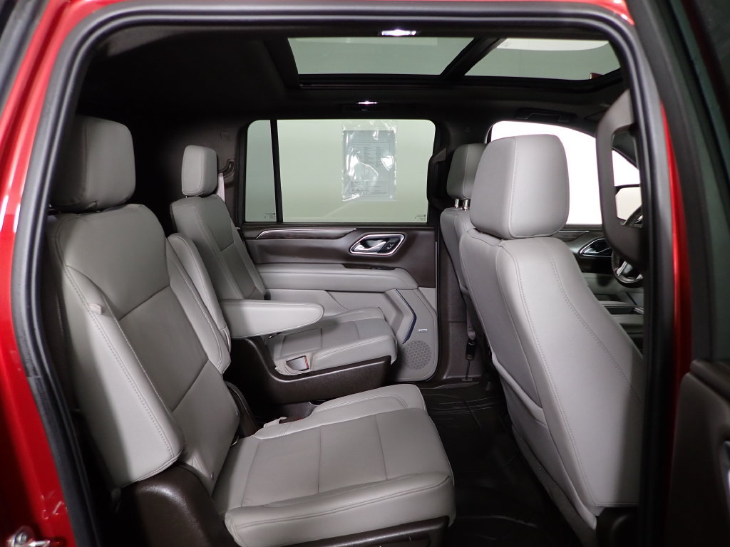 Used 2021 Chevrolet Suburban LT AWD/4WD image 39