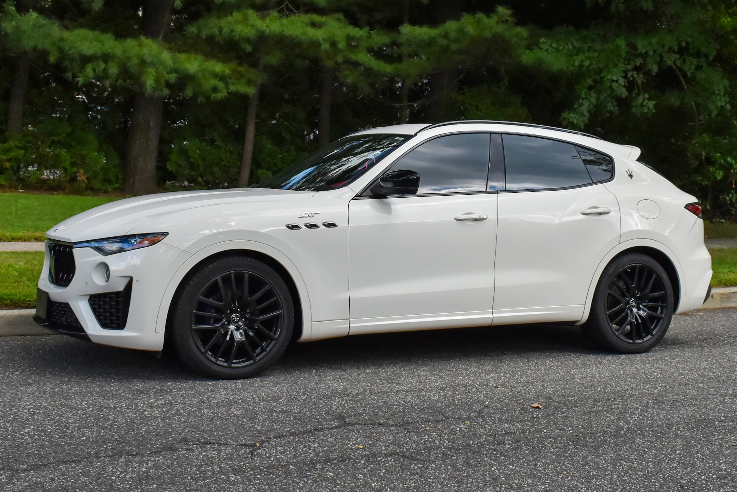 Used 2022 Maserati Levante GT AWD/4WD image 3