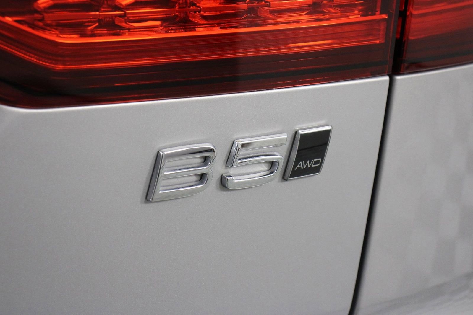 Certified 2025 Volvo V60 B5 Cross Country Plus AWD/4WD image 20