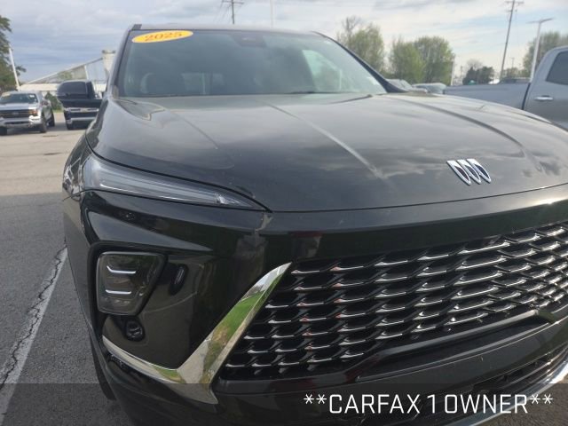 Used 2025 Buick Enclave Avenir image 2
