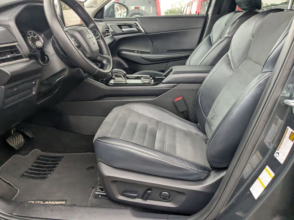 Used 2025 Mitsubishi Outlander SE FWD image 11