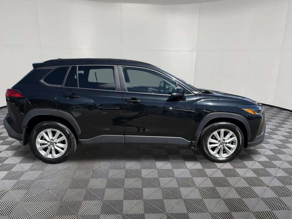 Used 2024 Toyota Corolla Cross LE AWD/4WD image 8