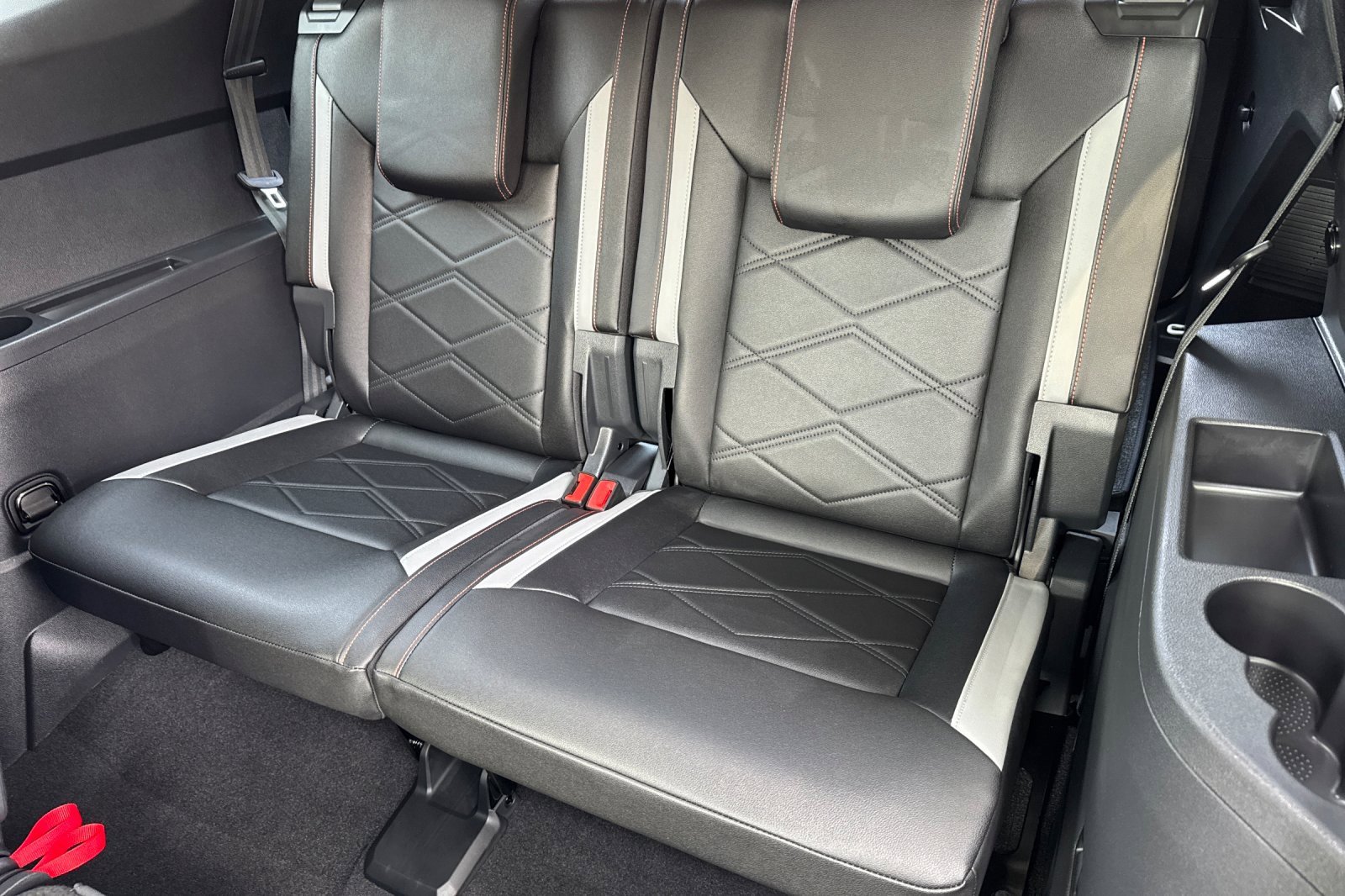 New 2025 Volkswagen Atlas Peak Edition SE image 13