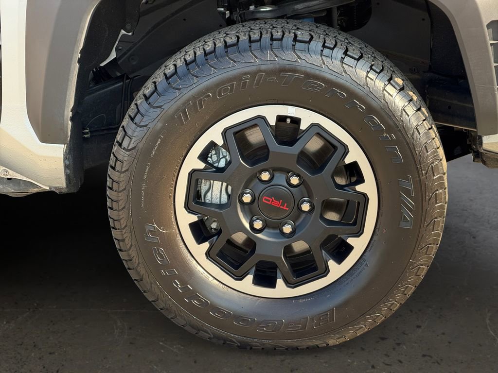 Used 2025 Toyota Tacoma TRD Off-Road w/ TRD Off Road Upgrade Package AWD/4WD image 10