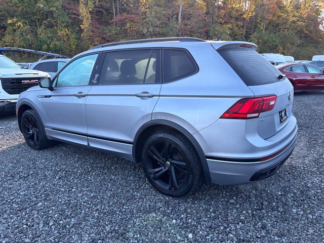 Used 2023 Volkswagen Tiguan SE R-Line AWD/4WD image 3