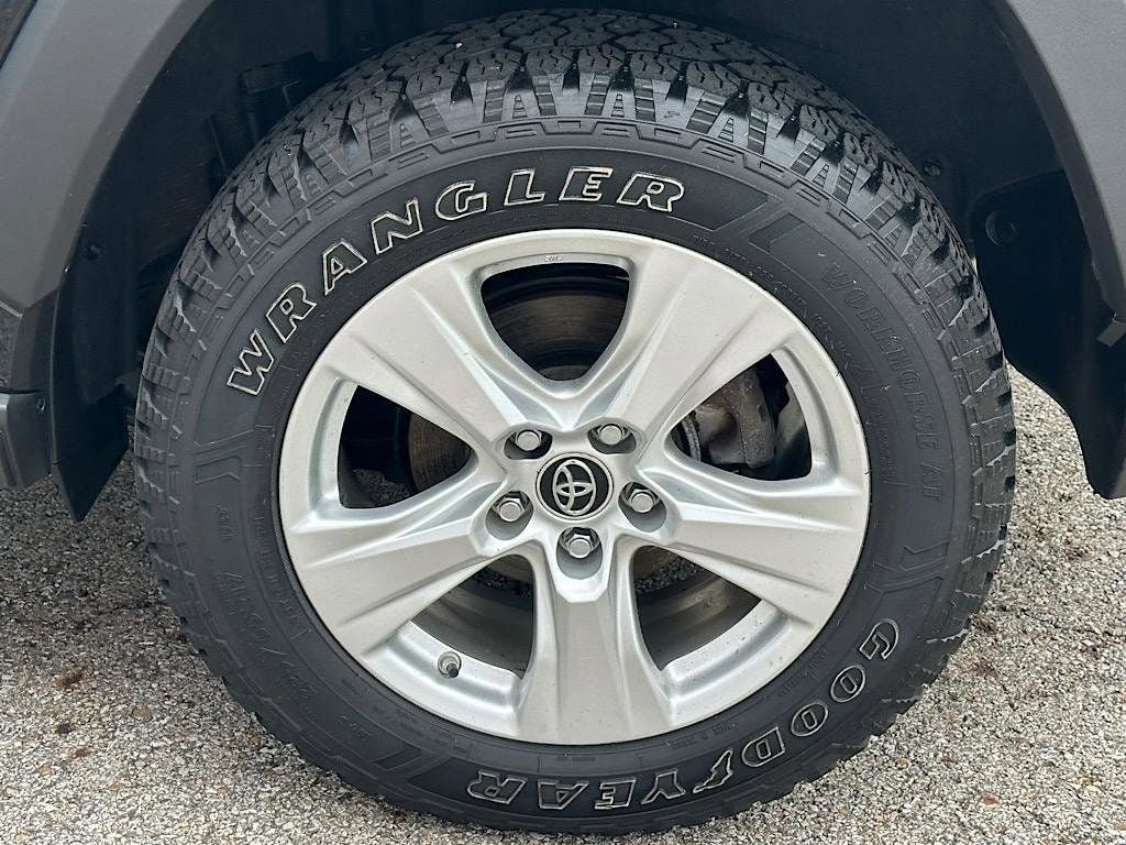 Certified 2019 Toyota RAV4 XLE w/ Convenience Package AWD/4WD image 27