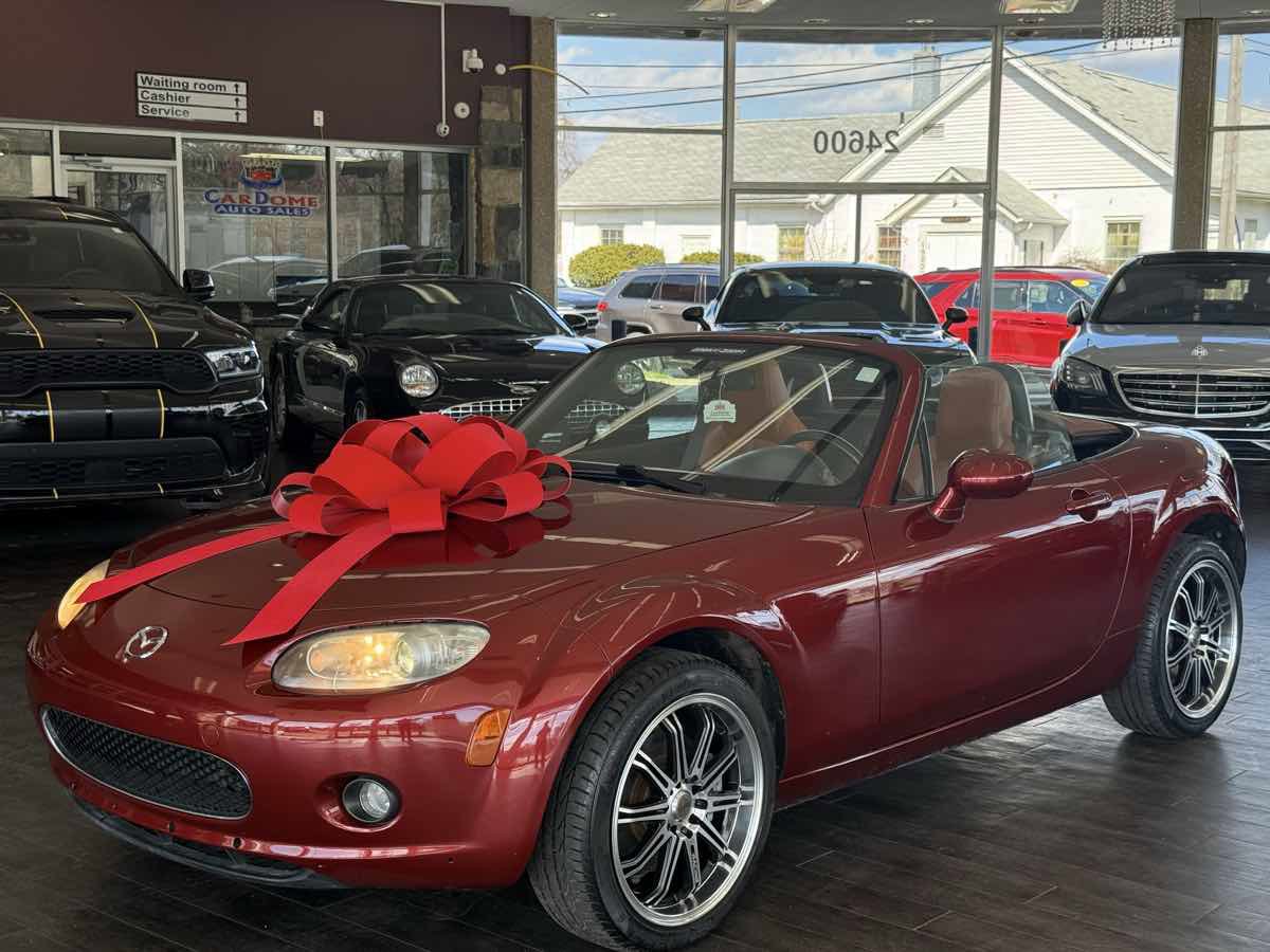 Used 2006 MAZDA MX-5 Miata Grand Touring w/ Premium Pkg RWD image 2