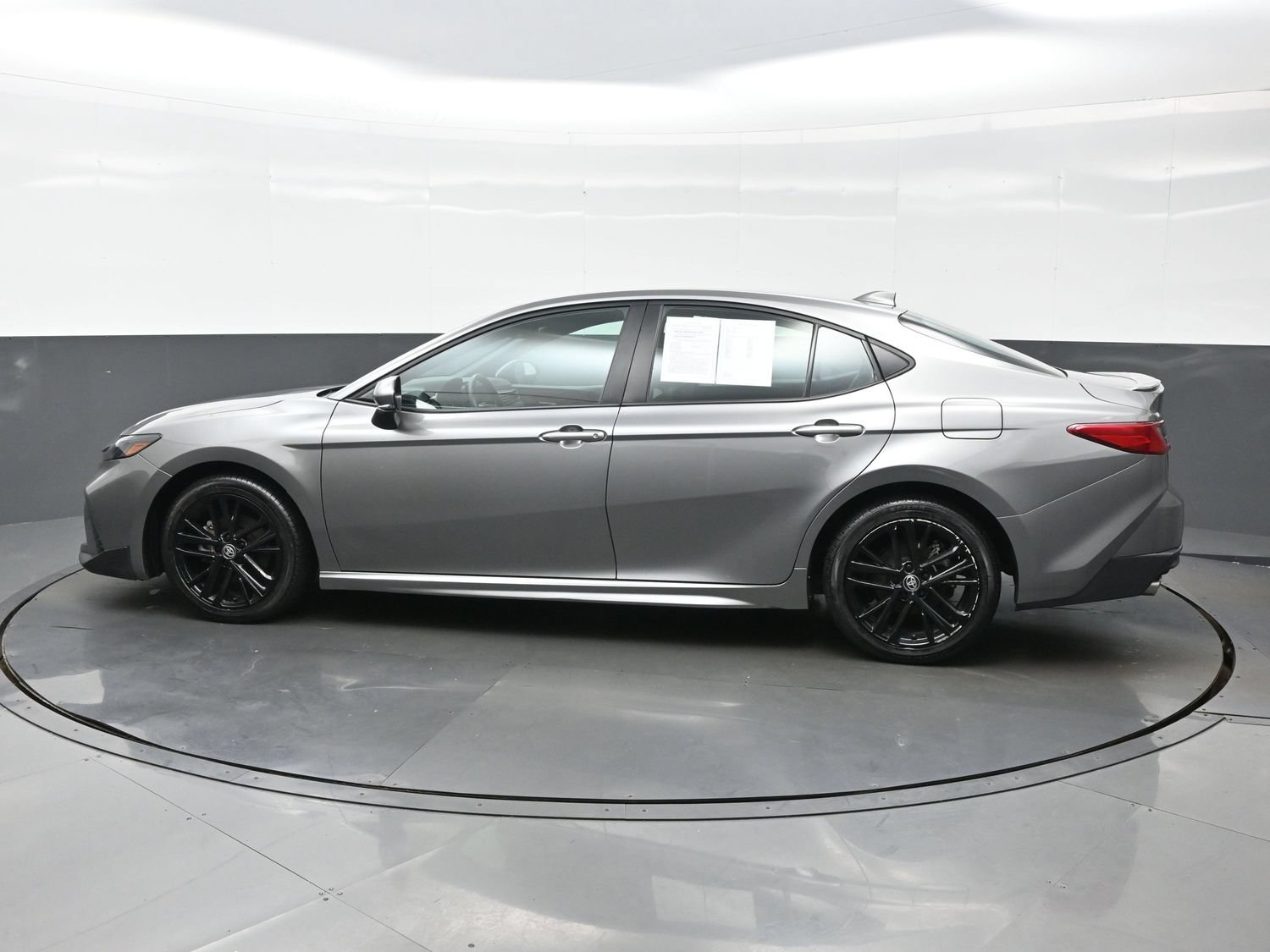 Used 2025 Toyota Camry SE w/ Convenience Package AWD/4WD image 3