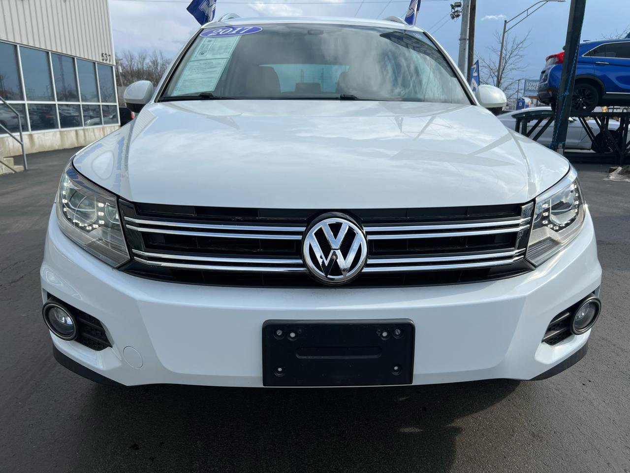 Used 2017 Volkswagen Tiguan SEL image 9
