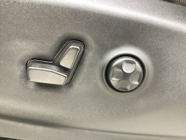 Used 2022 Chrysler Voyager LX image 10