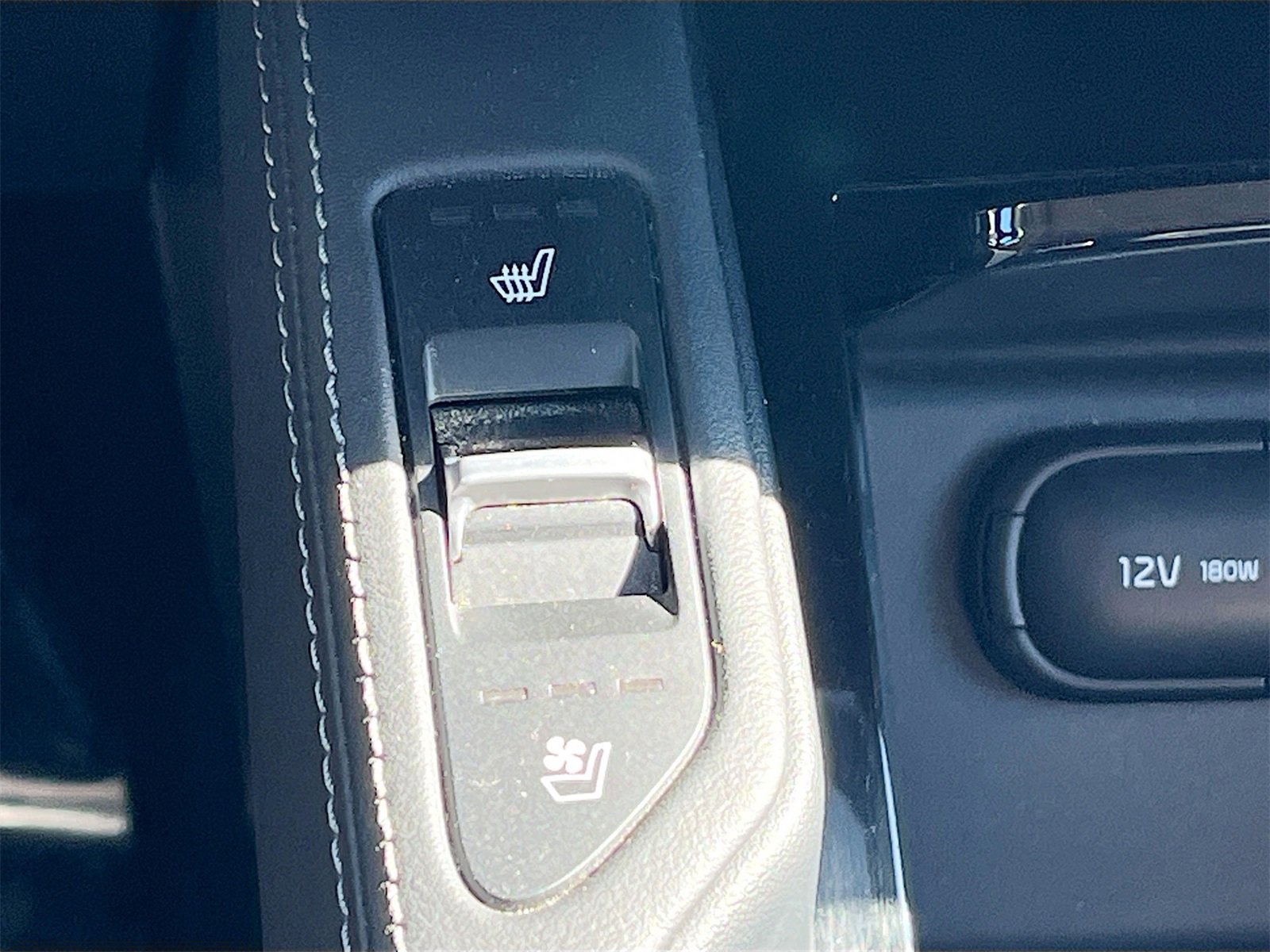 Used 2022 Kia Telluride SX w/ Nightfall Edition Package image 21