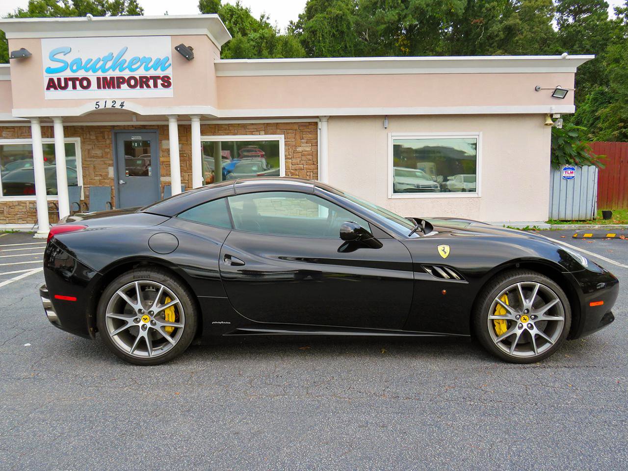 Used 2011 Ferrari California image 10