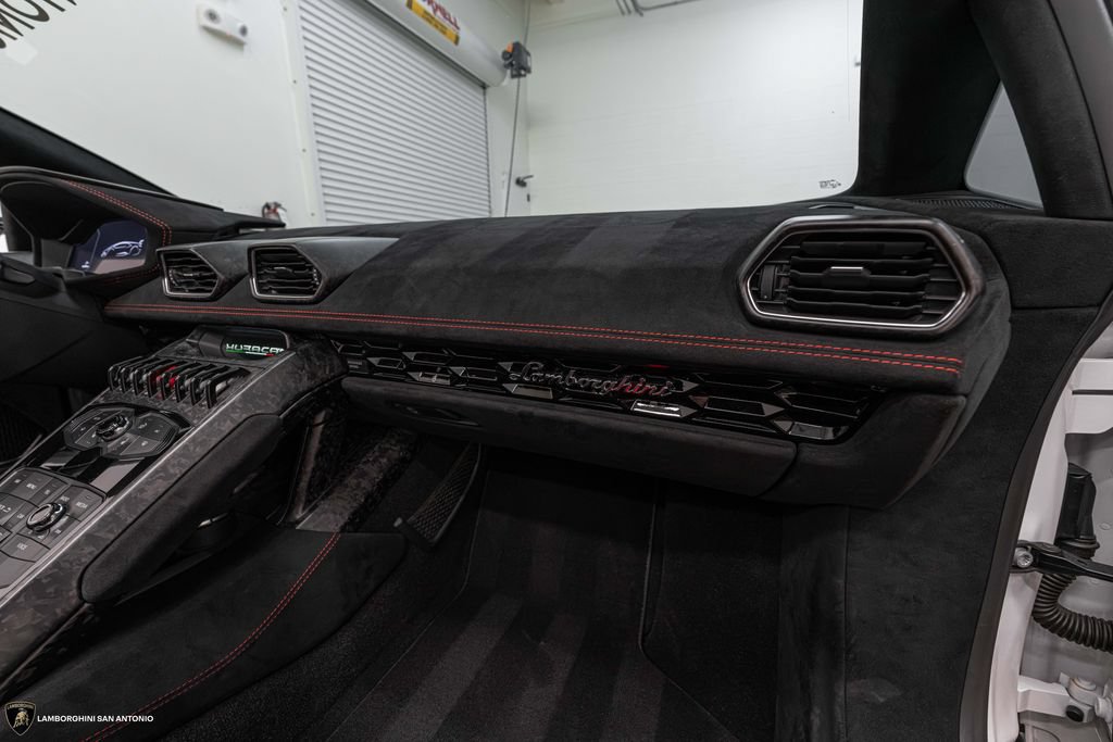 Used 2019 Lamborghini Huracan Performante AWD/4WD image 33