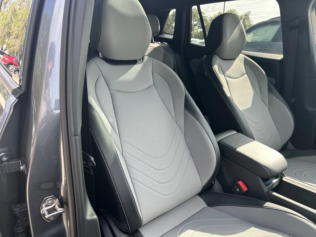 New 2026 Volkswagen Tiguan SE R-Line FWD image 32