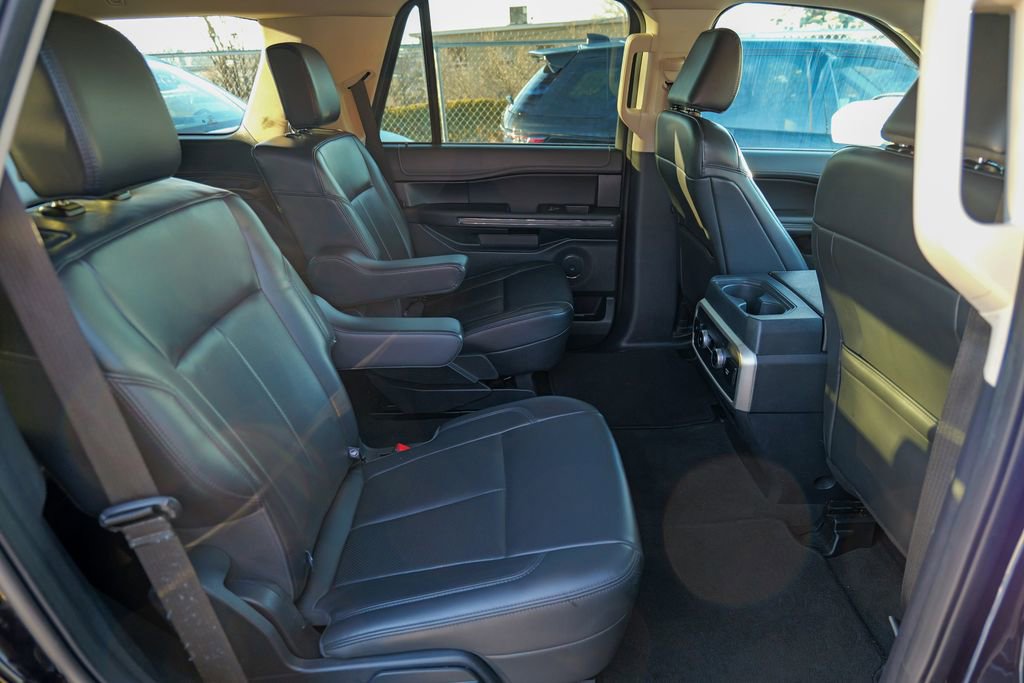 Used 2024 Ford Expedition XLT image 30