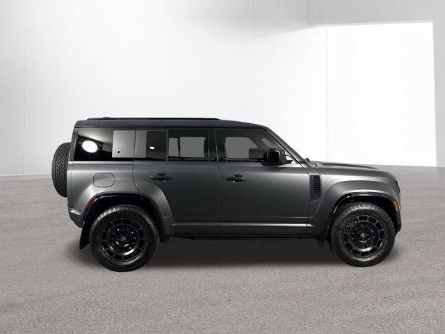 Used 2025 Land Rover Defender 110 AWD/4WD image 34