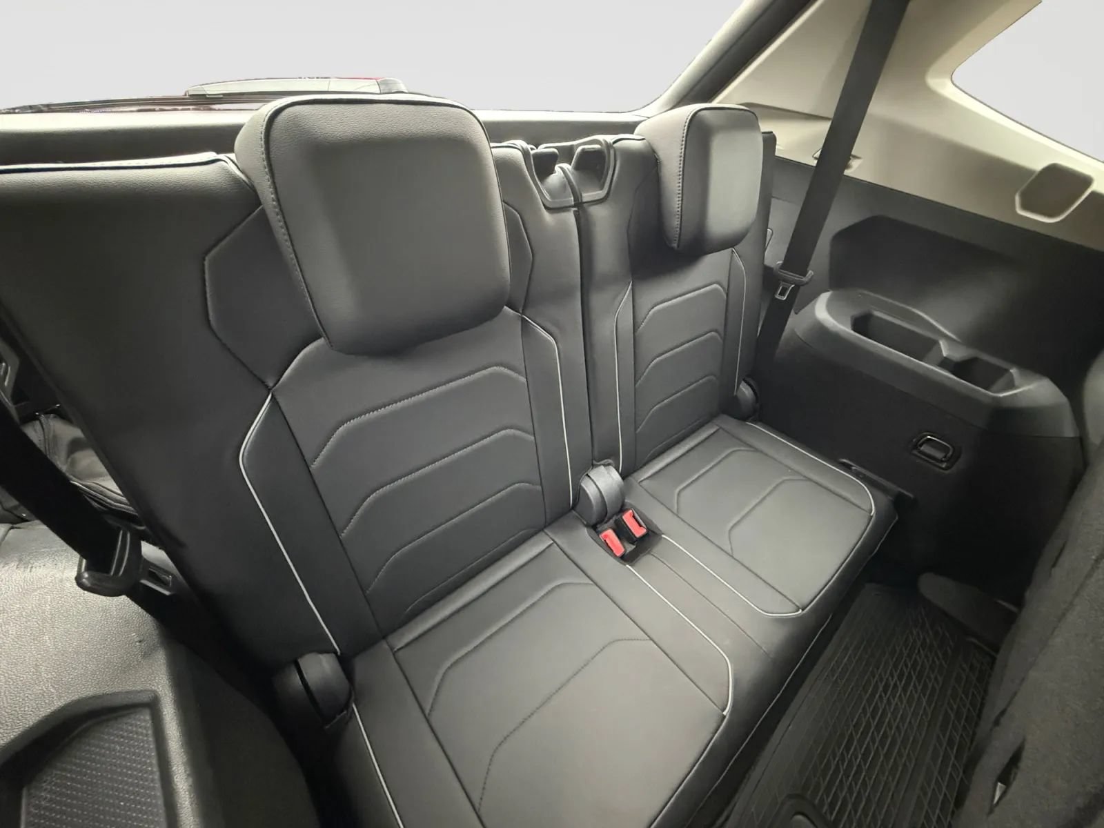 Used 2019 Volkswagen Tiguan SEL Premium w/ 3rd Row Seat Package AWD/4WD image 20