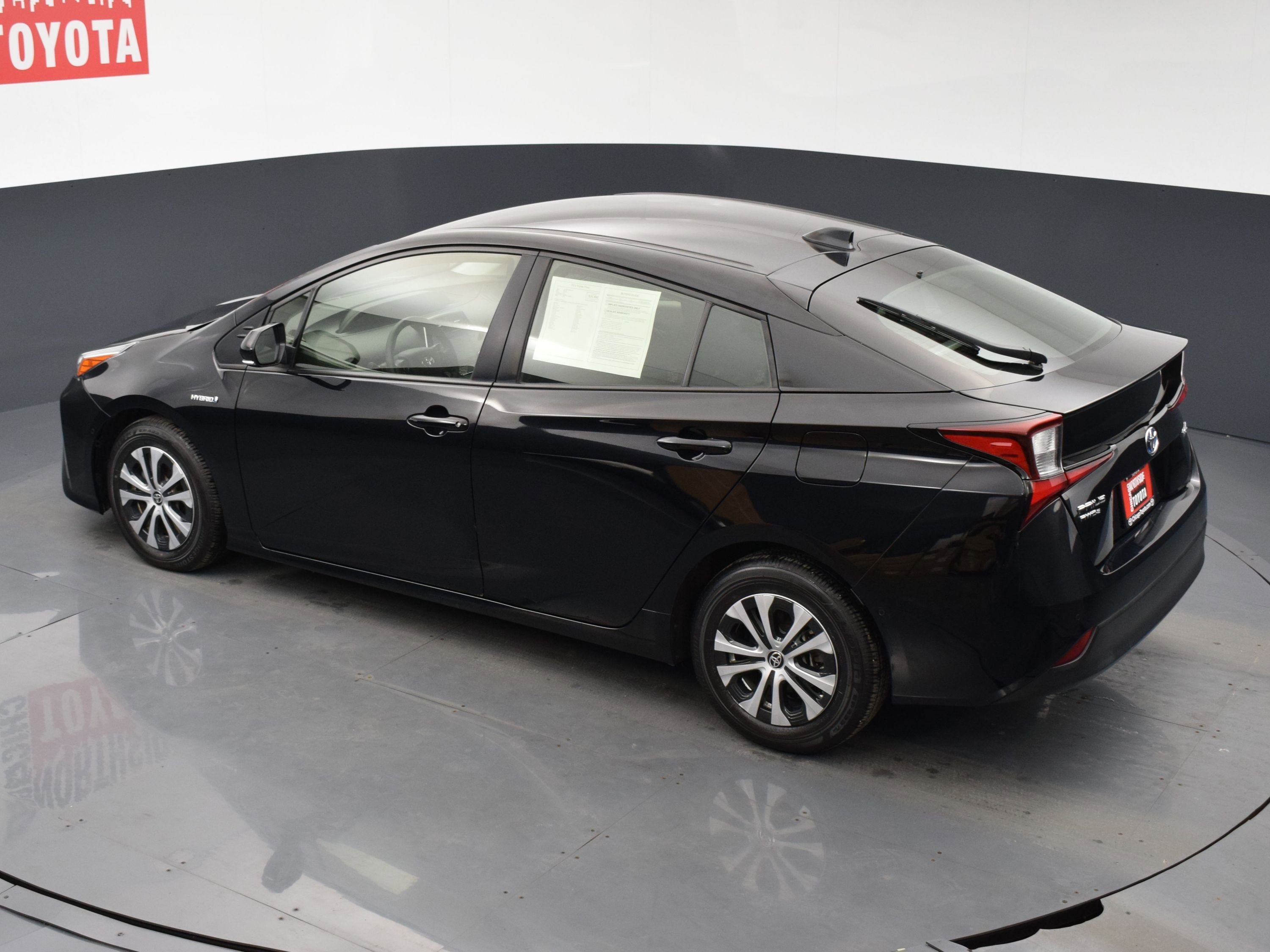 Used 2021 Toyota Prius LE image 19