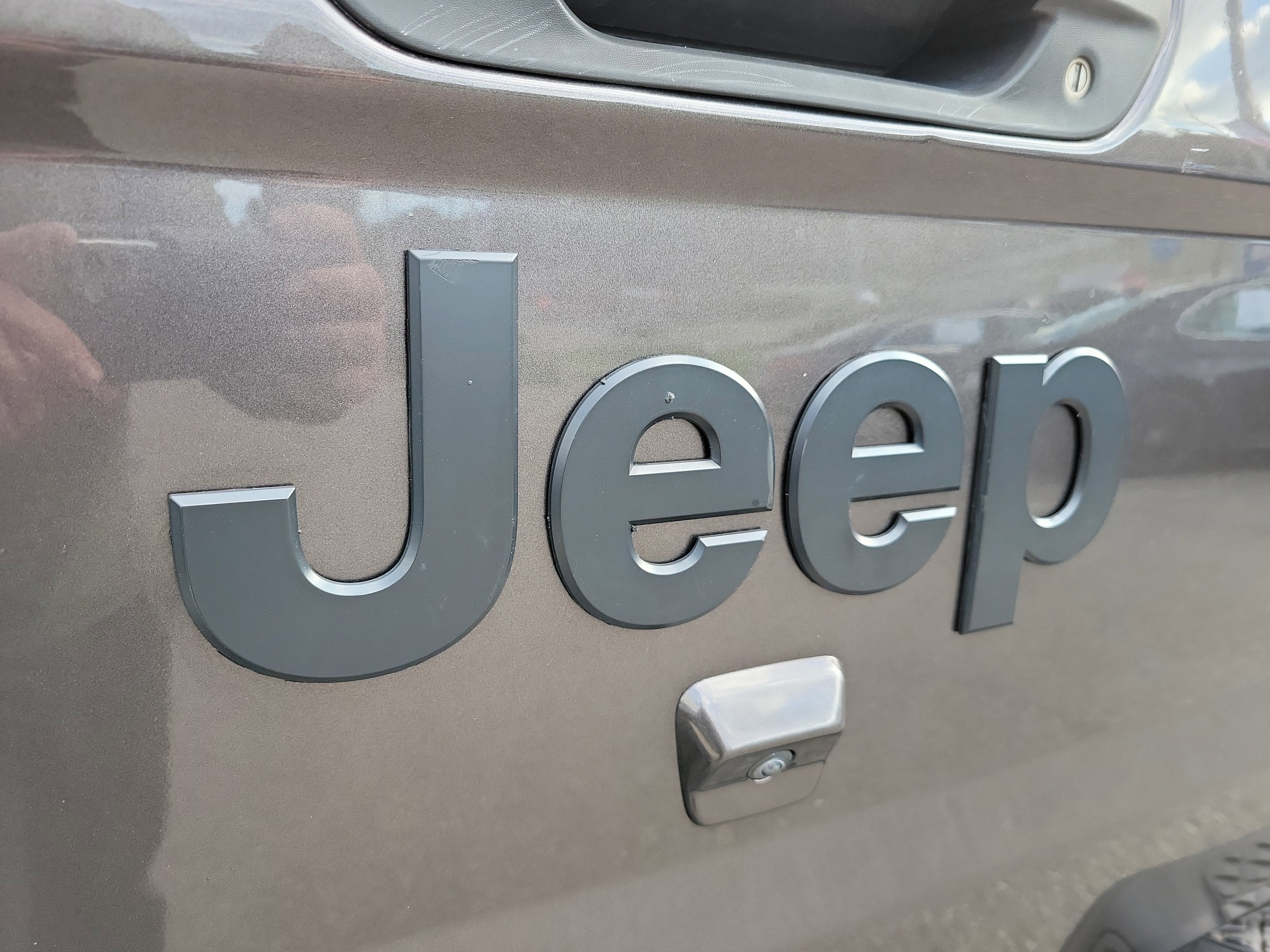 Used 2020 Jeep Gladiator Sport w/ Quick Order Package 24S image 10