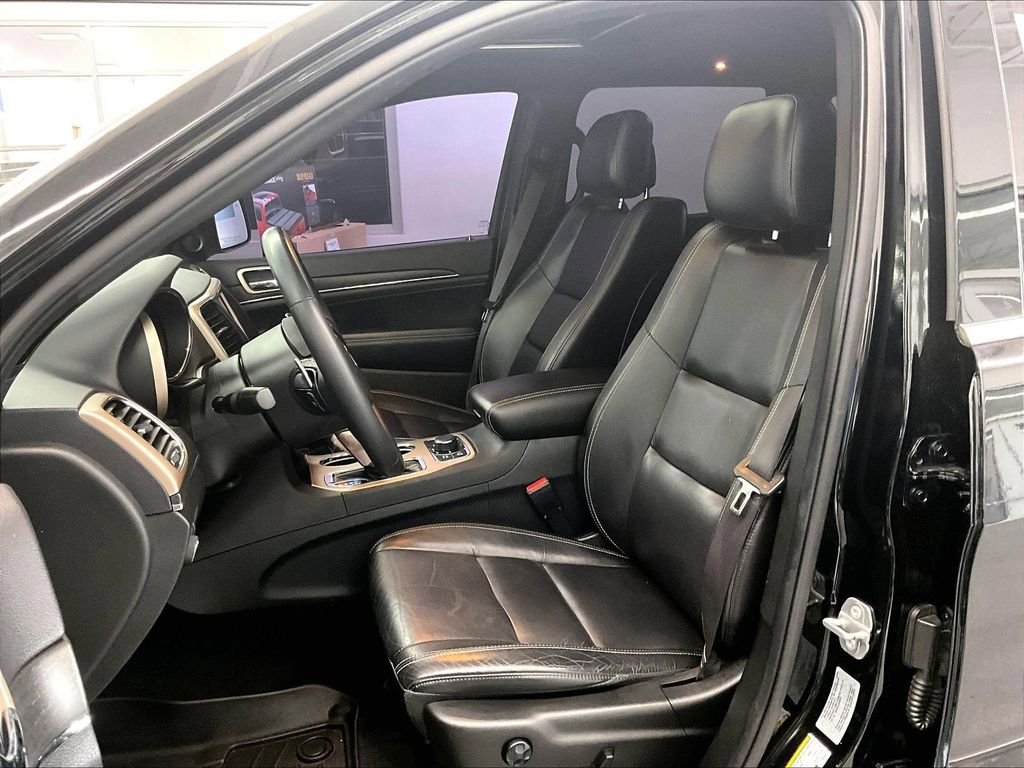 Used 2017 Jeep Grand Cherokee Limited AWD/4WD image 10