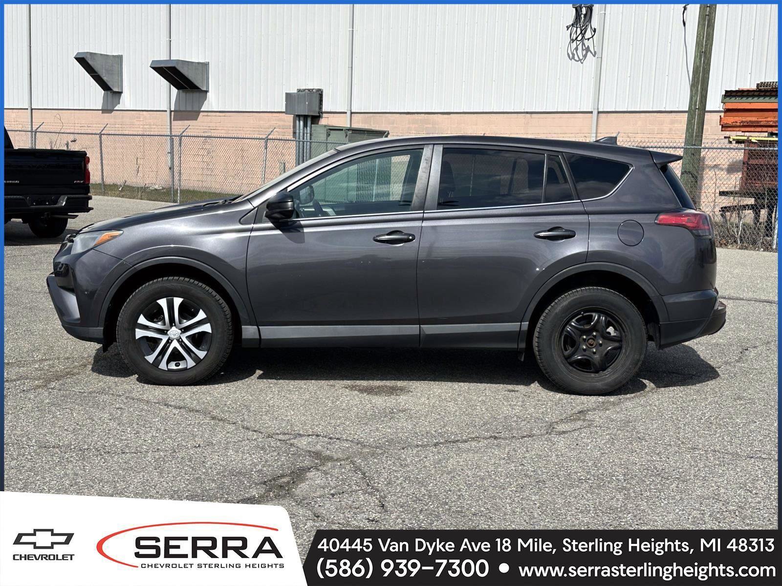 Used 2018 Toyota RAV4 LE image 2