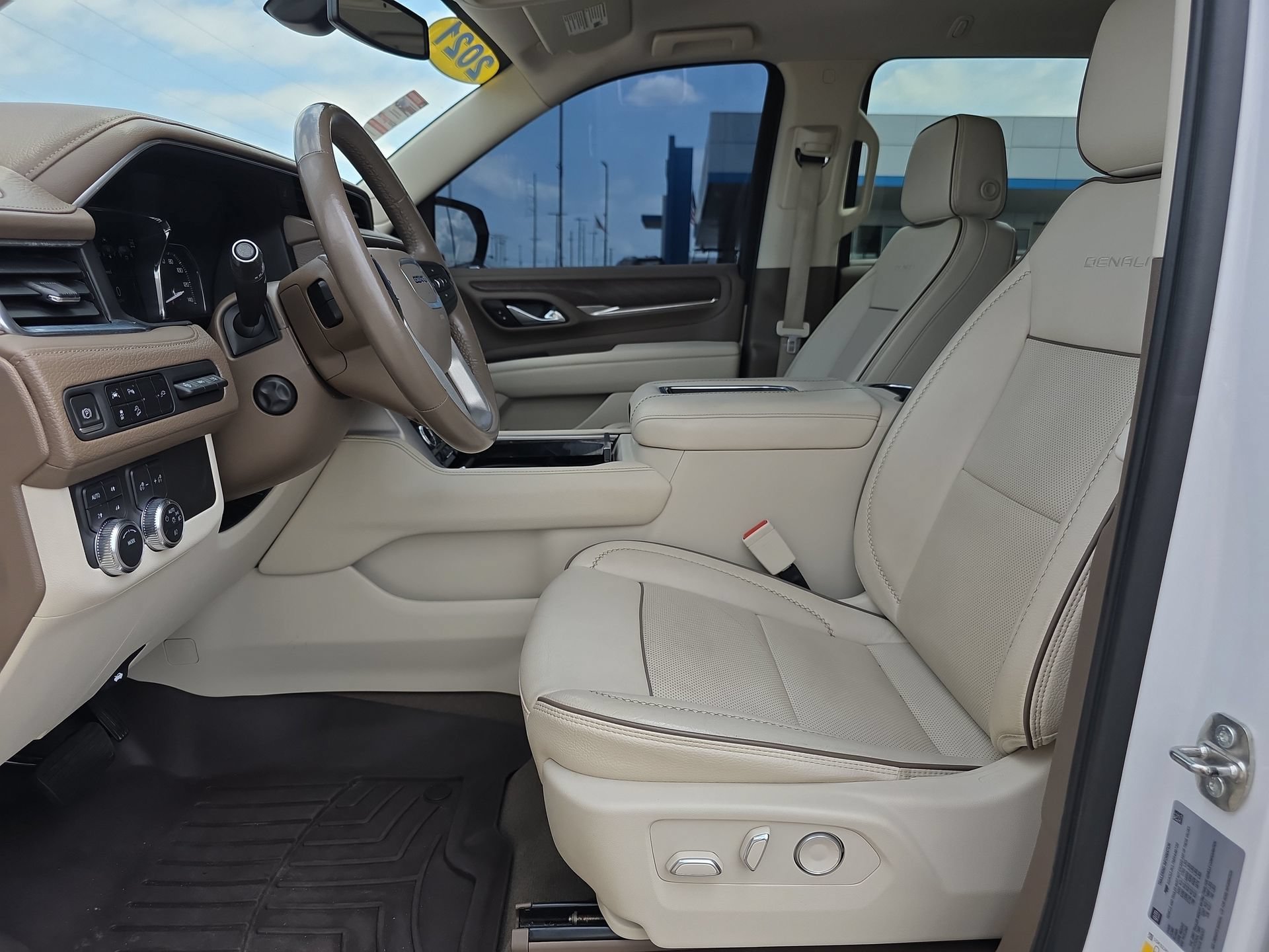 Used 2021 GMC Yukon XL Denali AWD/4WD image 10