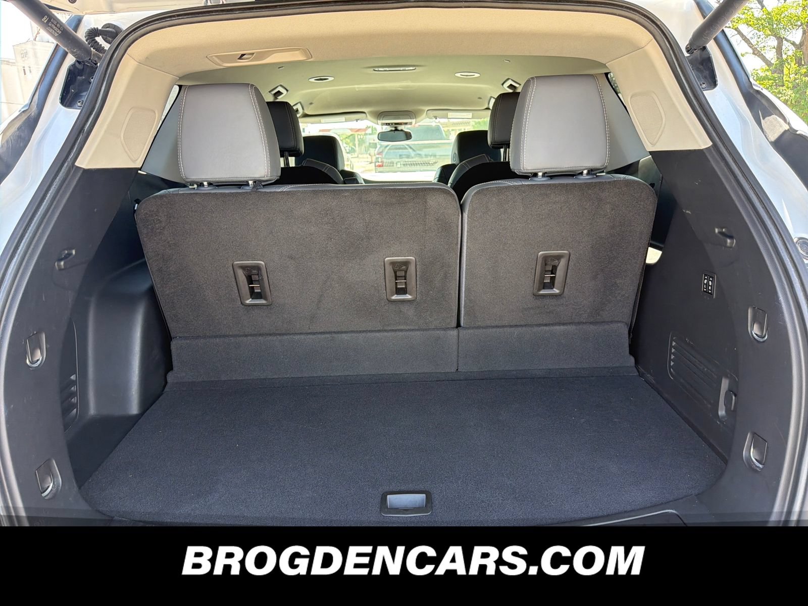 Used 2020 Buick Enclave Premium w/ Trailering Package, 5000 lbs. AWD/4WD image 9