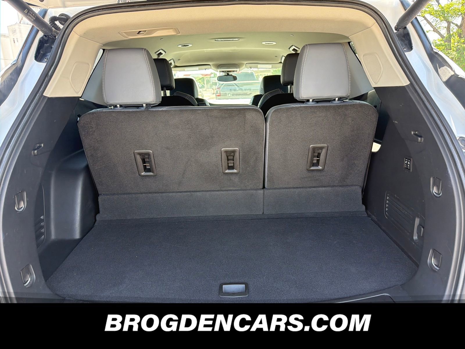 Used 2020 Buick Enclave Premium w/ Trailering Package, 5000 lbs. AWD/4WD image 9