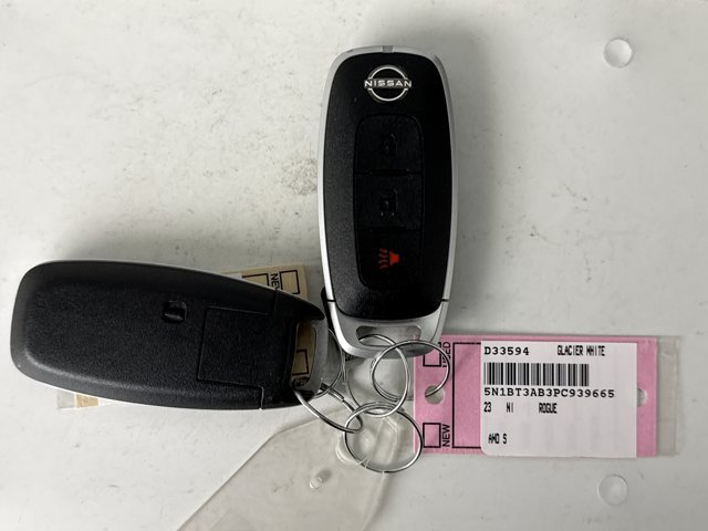 Used 2023 Nissan Rogue S AWD/4WD image 19