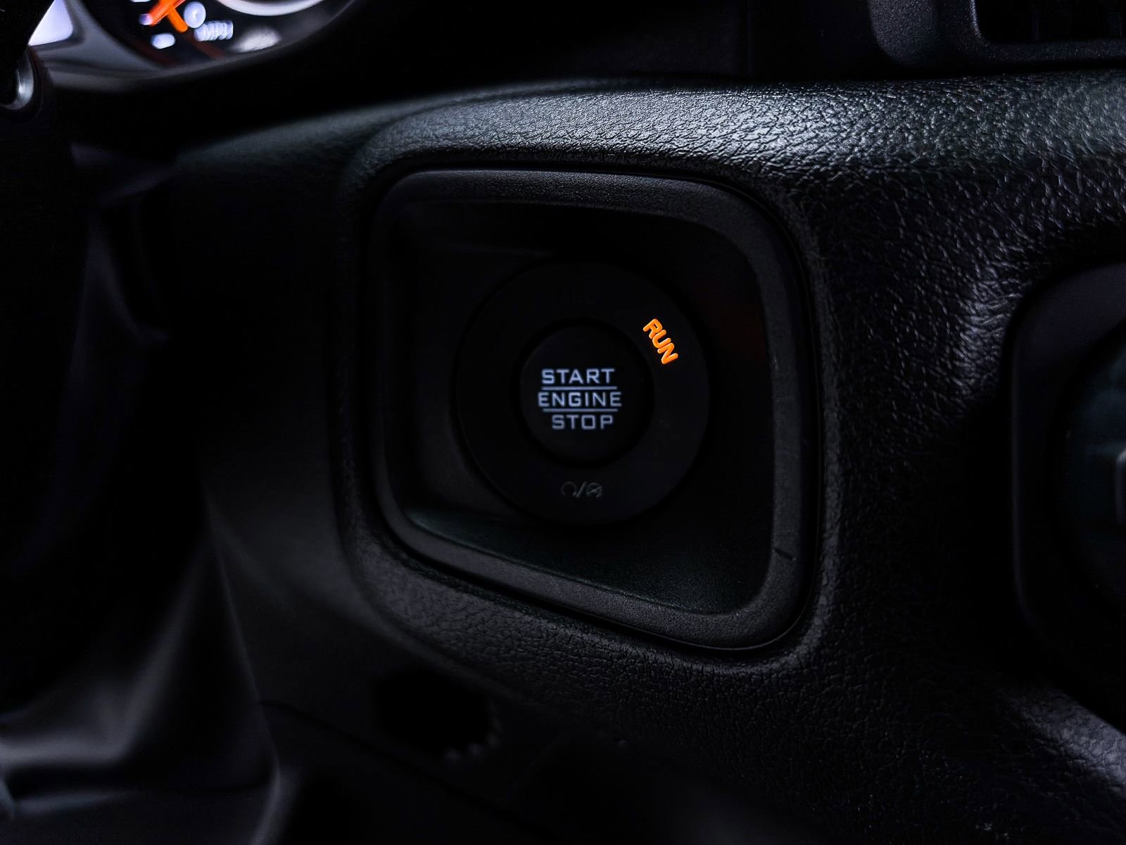 Used 2024 Jeep Gladiator Sport image 25