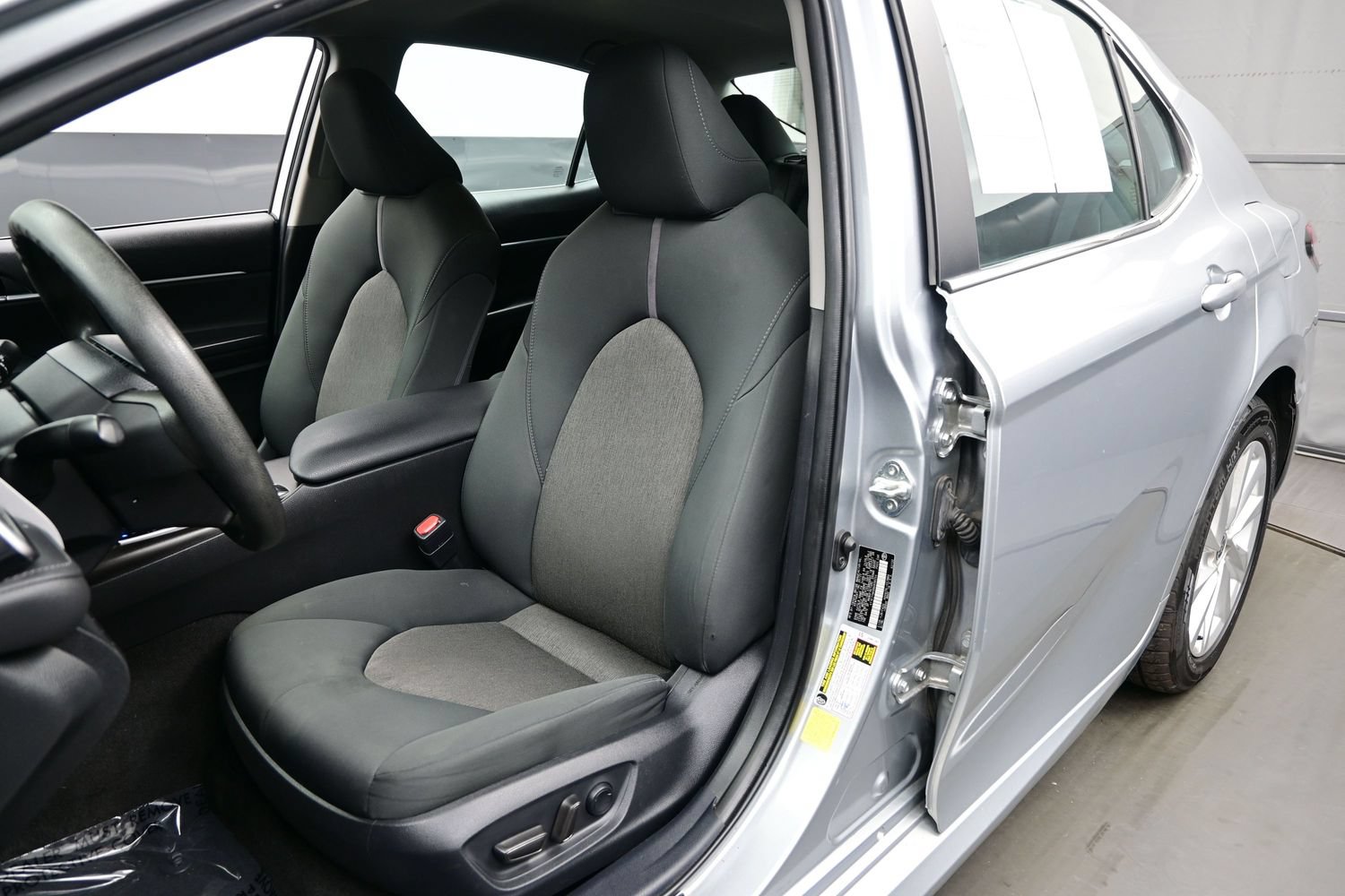 Used 2022 Toyota Camry LE FWD image 12