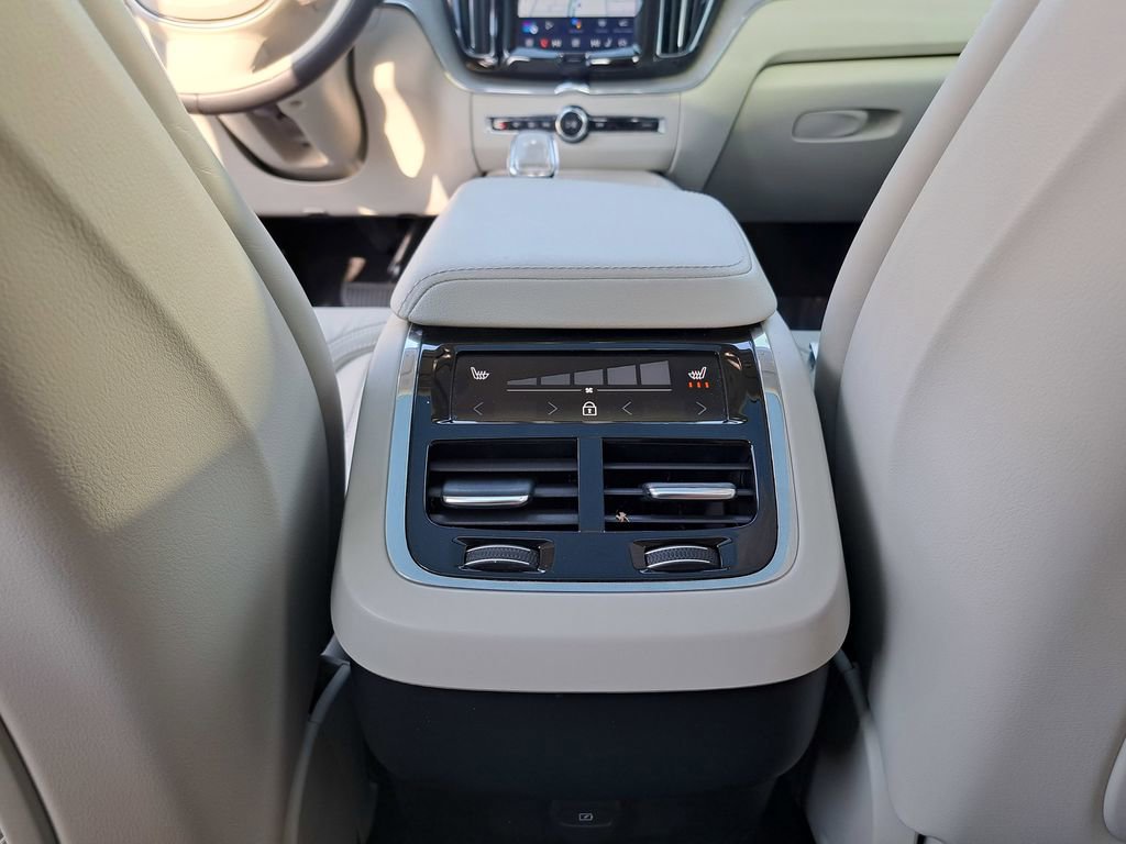 Used 2023 Volvo XC60 B5 Ultimate w/ Climate Package image 27