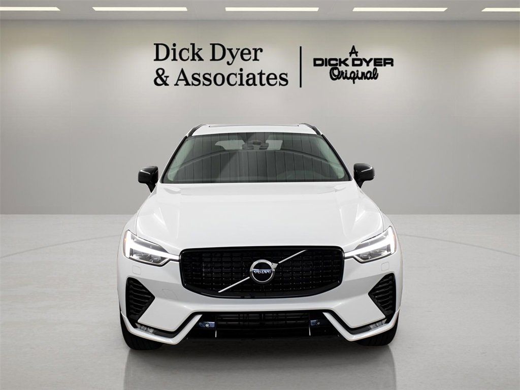 Certified 2025 Volvo XC60 B5 Core w/ Protection Package Premier image 2