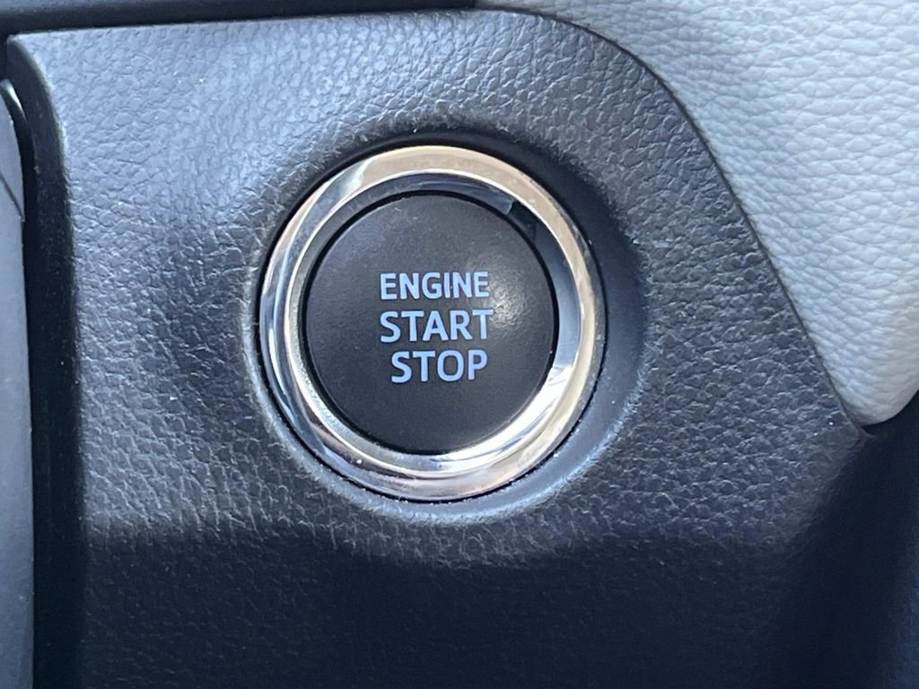 Used 2021 Toyota RAV4 XLE w/ Convenience Package image 32