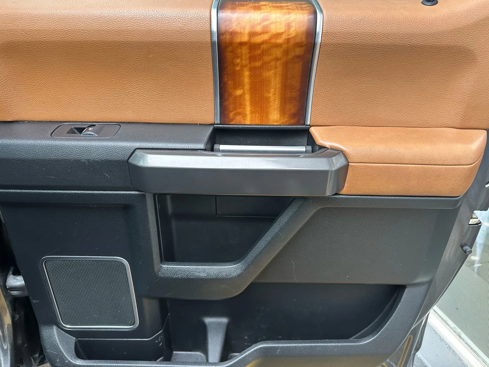 Used 2016 Ford F150 Limited w/ Trailer Tow Package image 13