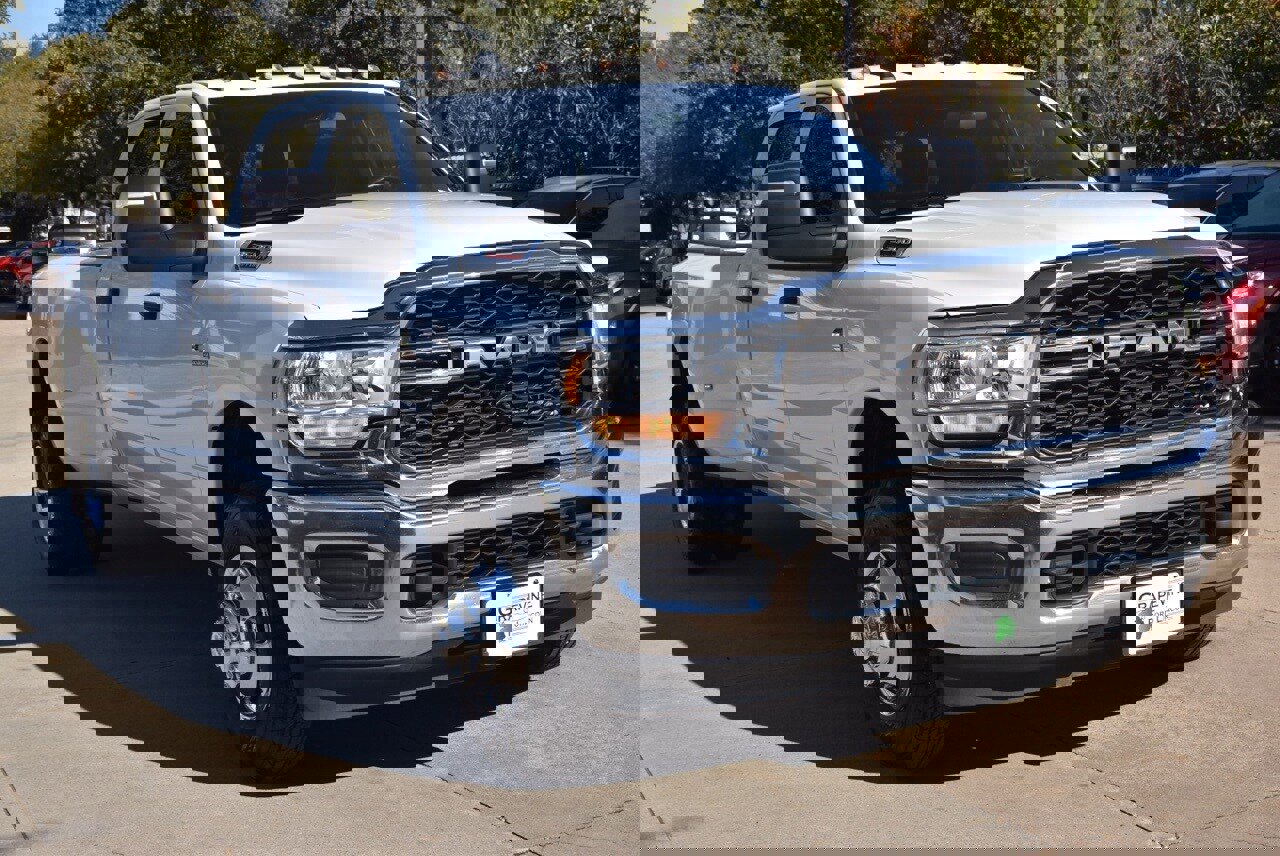 Used 2024 RAM 3500 Tradesman w/ Chrome Appearance Group image 4