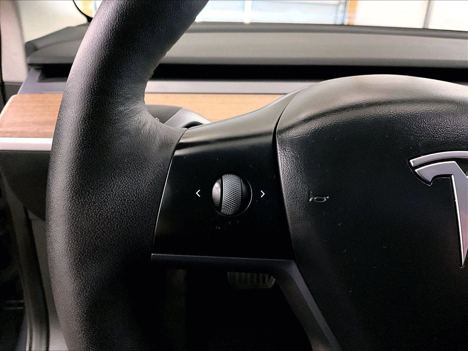 Used 2023 Tesla Model 3 Standard Range image 17