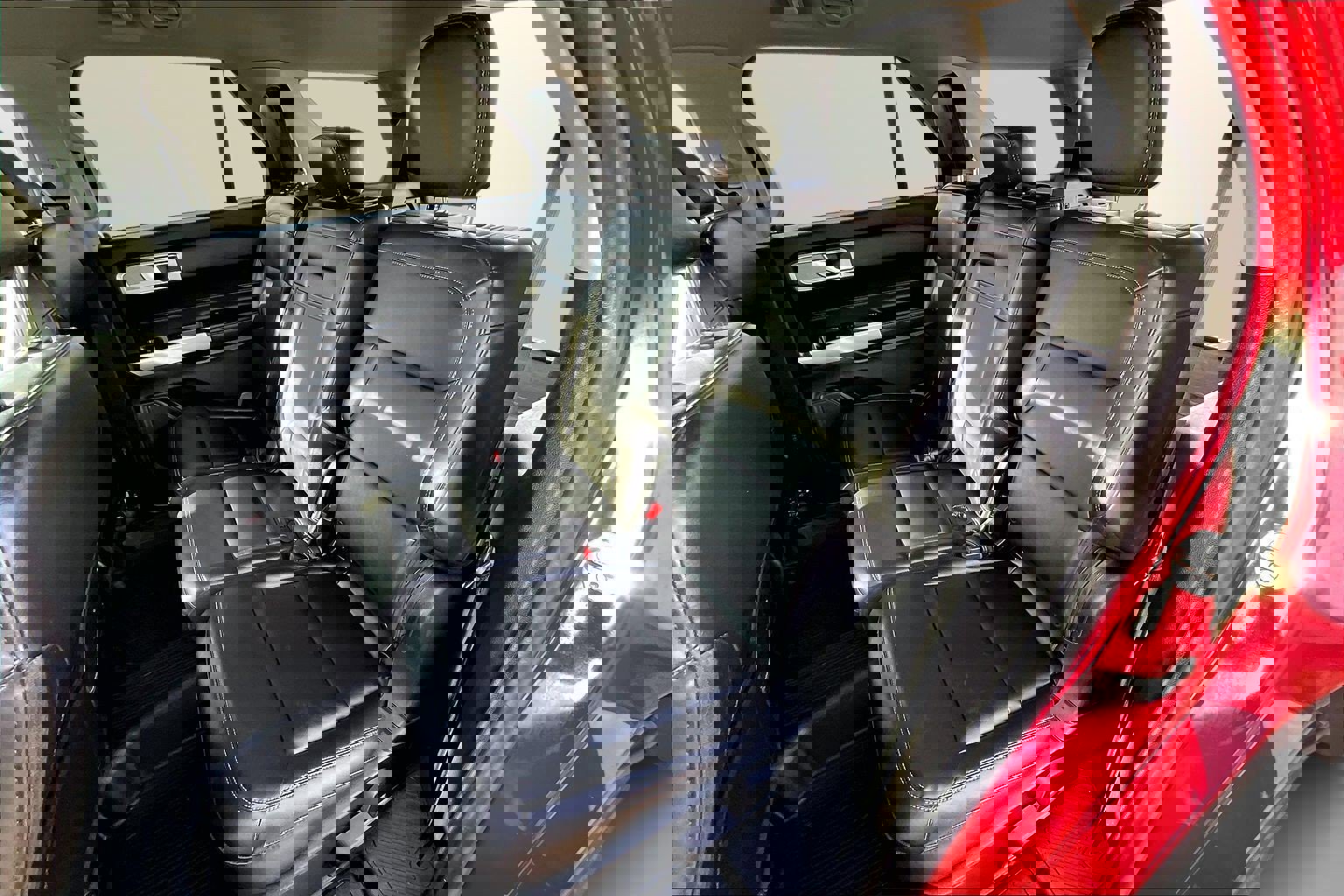 Used 2022 Ford Explorer XLT w/ Equipment Group 202A image 18