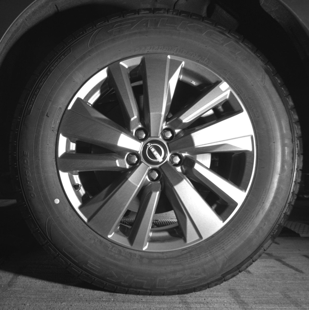 Used 2025 Nissan Pathfinder SV image 14