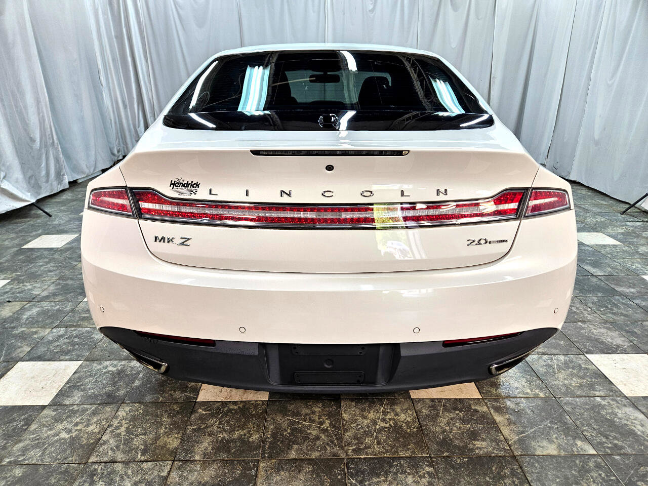 Used 2016 Lincoln MKZ image 4