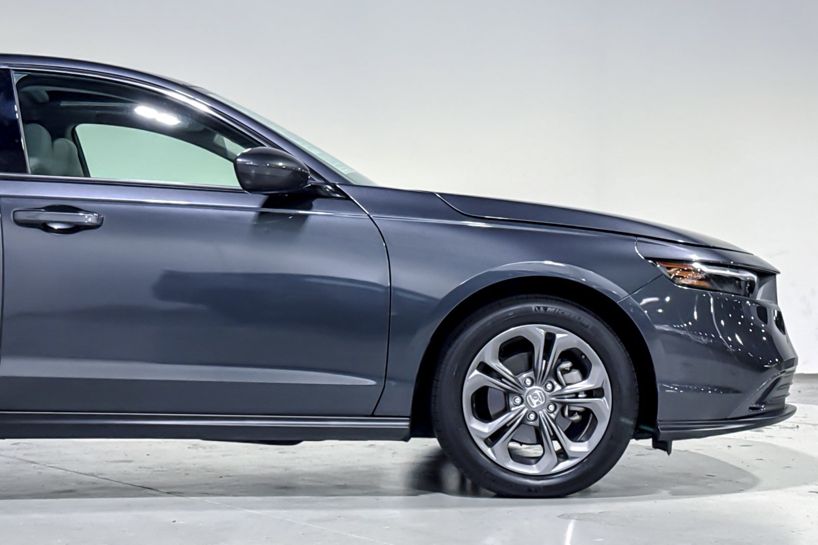 Used 2023 Honda Accord EX image 33