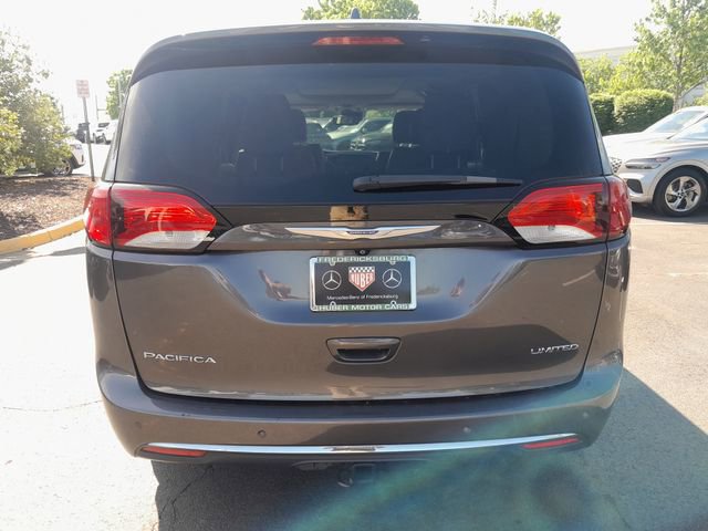 Used 2017 Chrysler Pacifica Limited w/ UConnect Theater Package FWD image 19