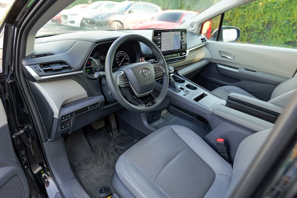 Used 2023 Toyota Sienna Limited AWD/4WD image 18