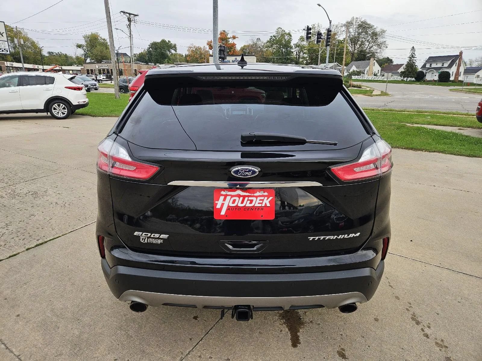 Used 2020 Ford Edge Titanium w/ Class II Trailer Tow Package AWD/4WD image 7