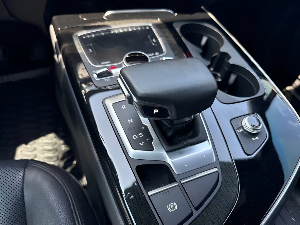 Used 2018 Audi Q7 3.0T Prestige w/ Prestige Package AWD/4WD image 16