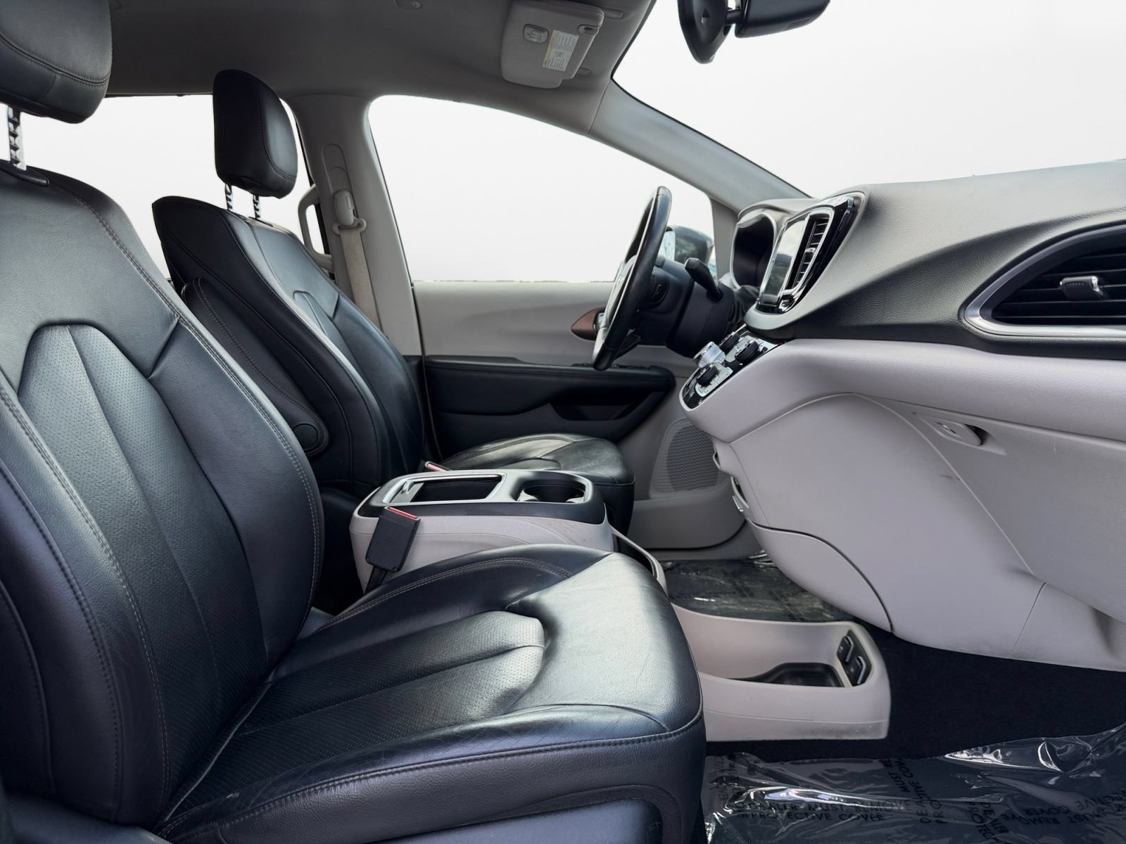 Used 2017 Chrysler Pacifica Touring-L Plus FWD image 17
