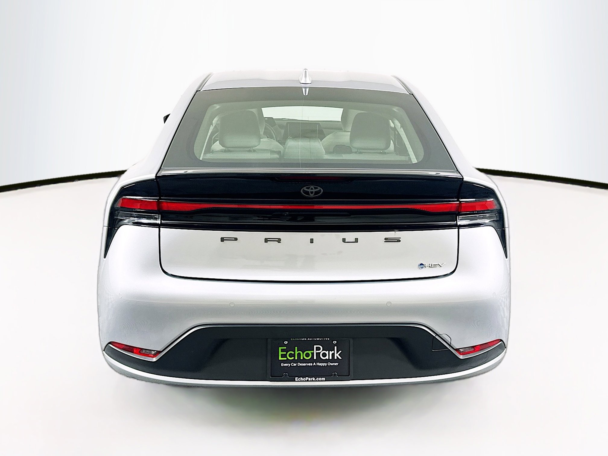 Used 2025 Toyota Prius LE FWD image 7