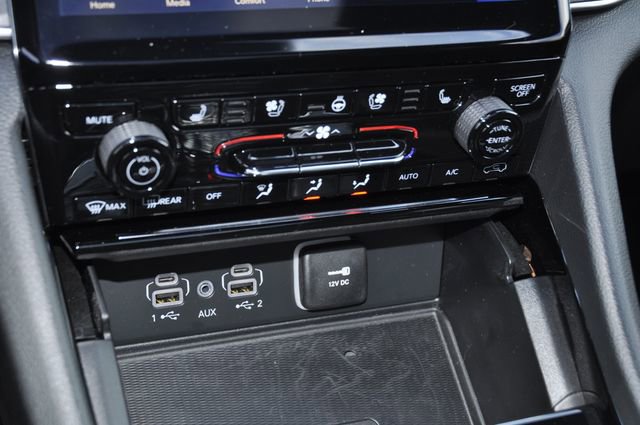 Used 2024 Jeep Grand Cherokee Overland w/ Luxury Tech Group IV image 31