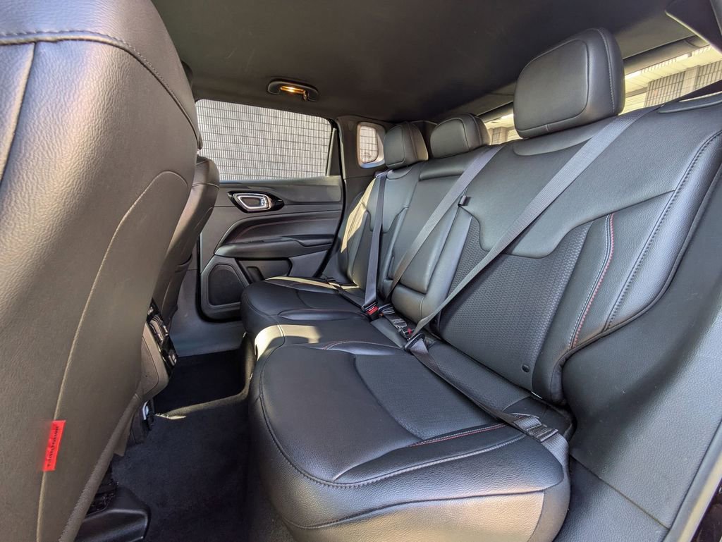 Used 2025 Jeep Compass Trailhawk image 24